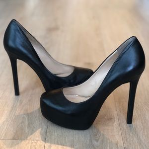 JESSICA SIMPSON BLACK PLATFORM PUMPS